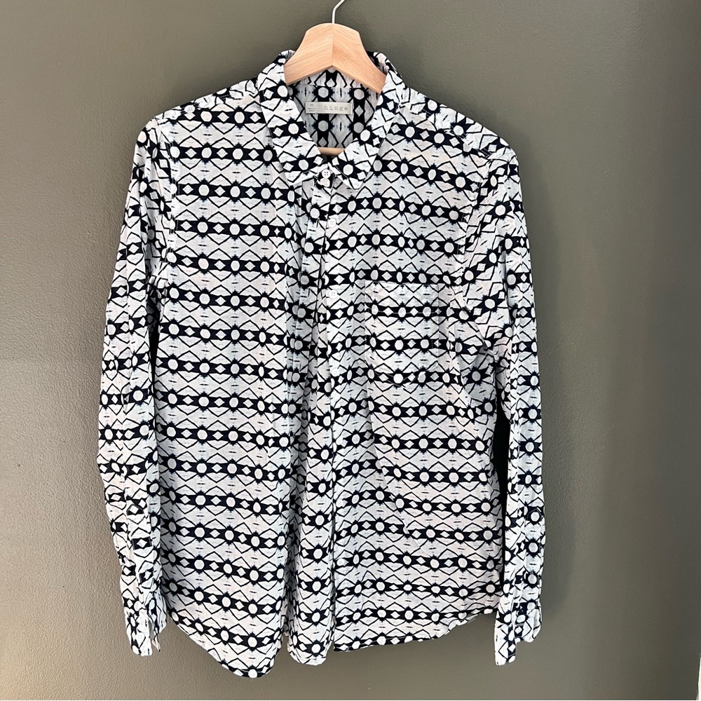 Women’s Lightweight HINGE button down pattern blouse